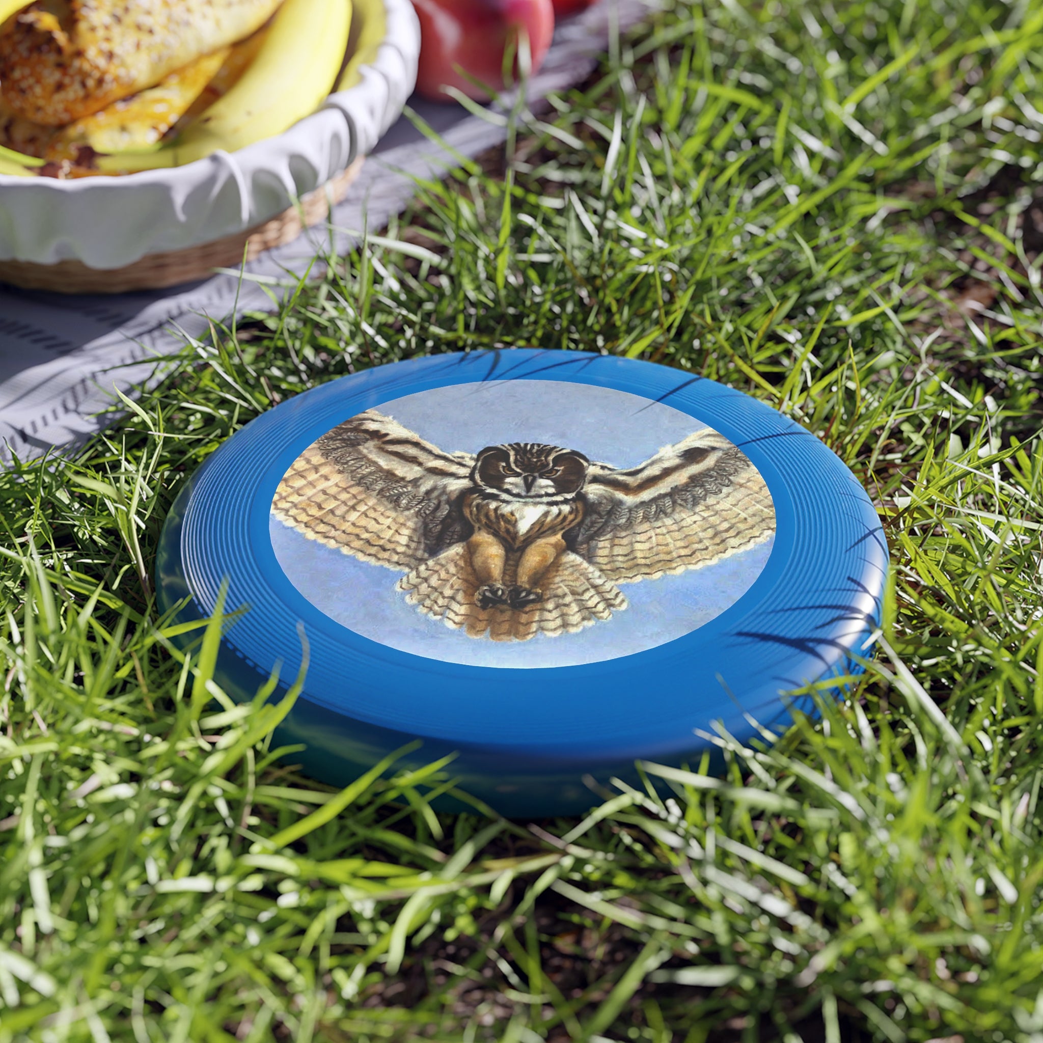 Frisbee - Awesome Flying Predator Owl Design by Studio Blitz