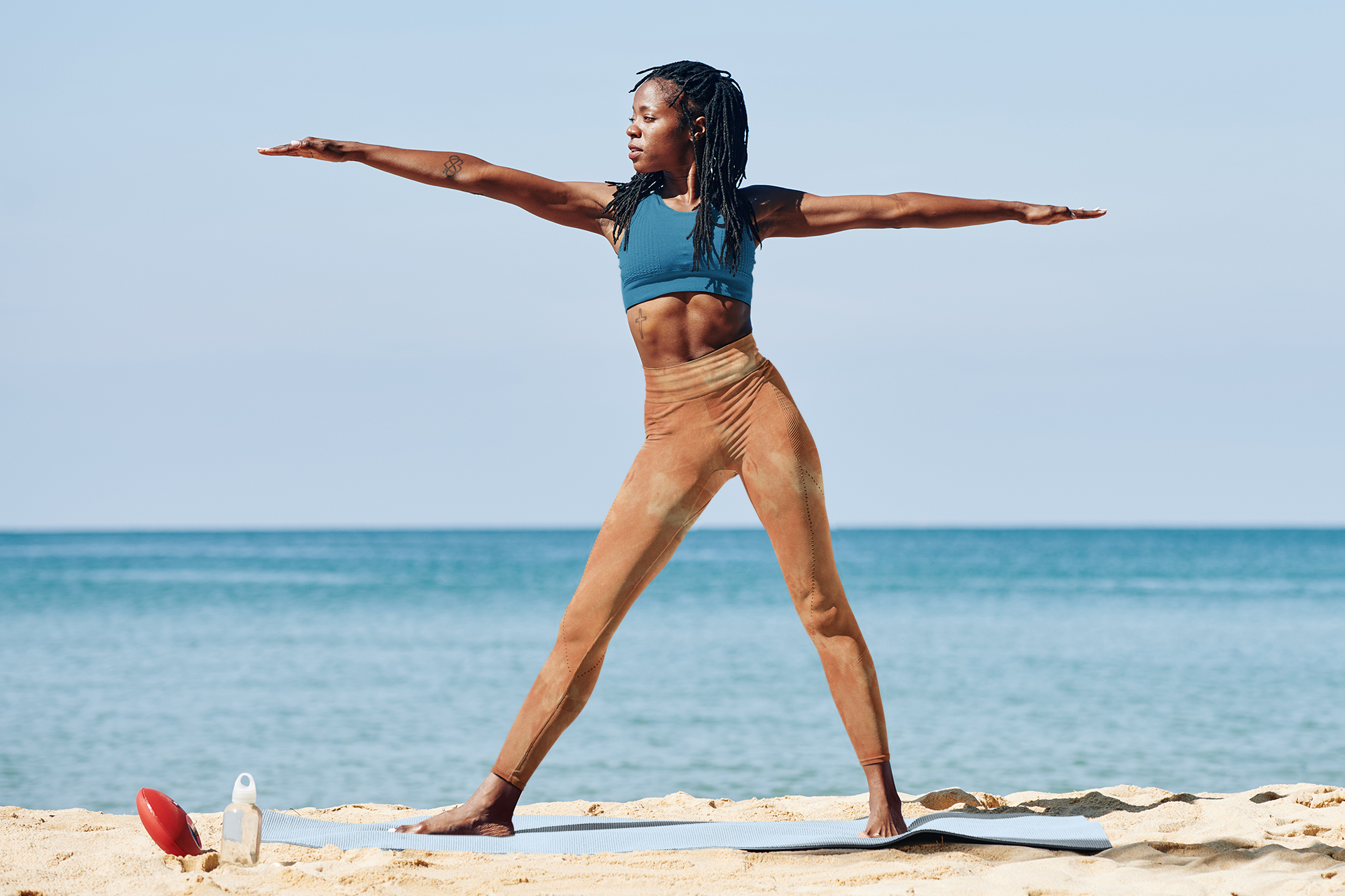 Stylish Women's Capri Leggings in Abstract Art Design