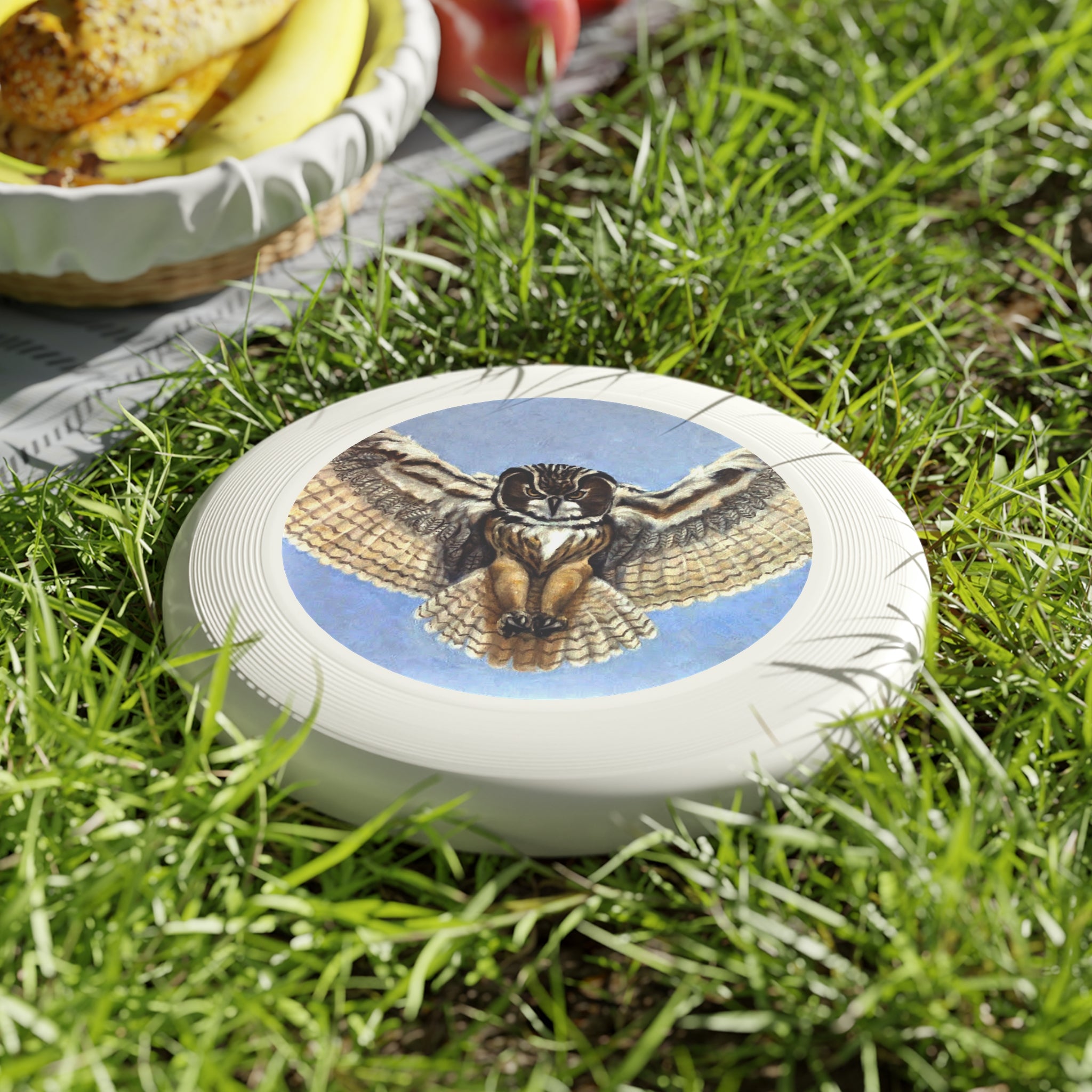Frisbee - Awesome Flying Predator Owl Design by Studio Blitz