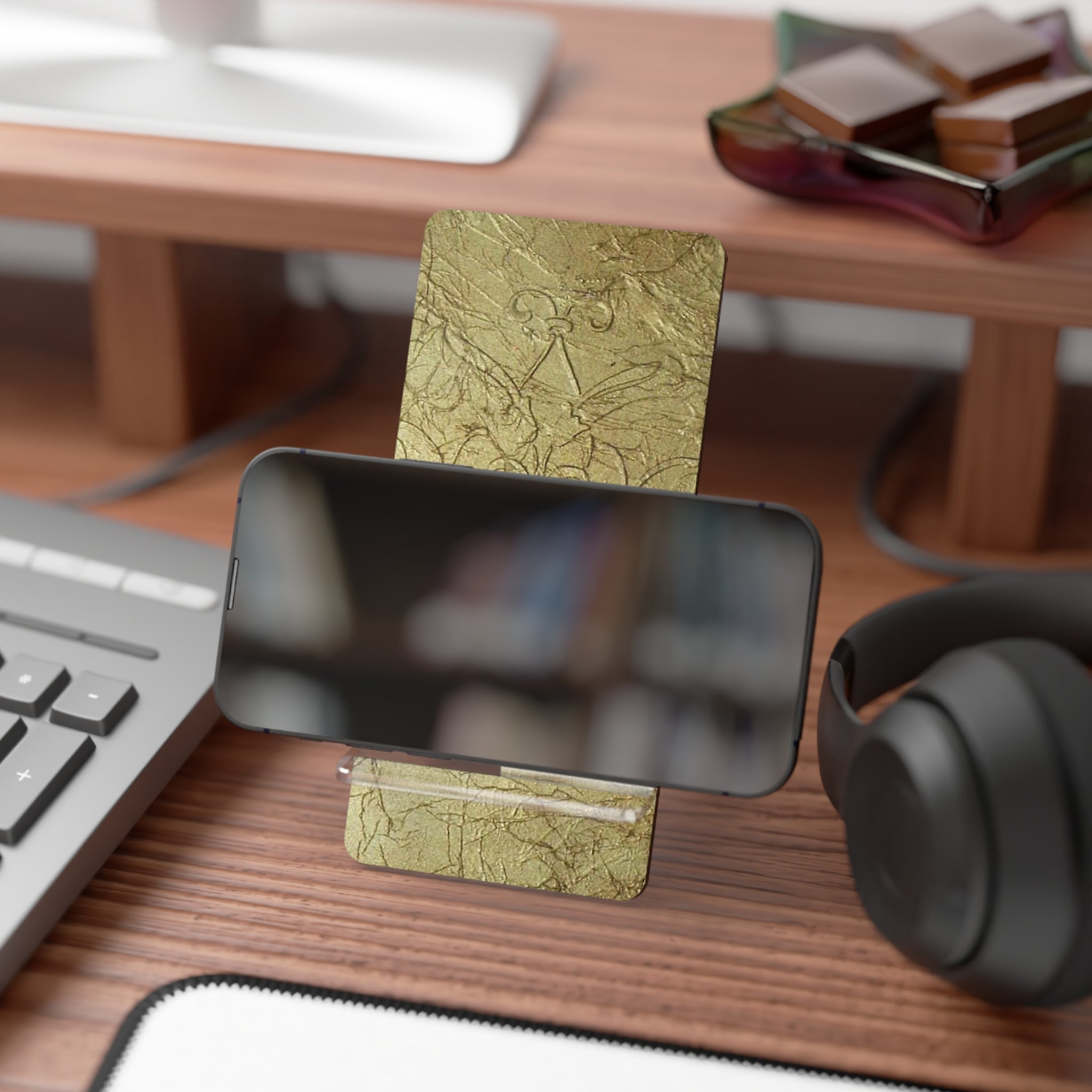 Chic Smartphone Stand - Gold Scroll